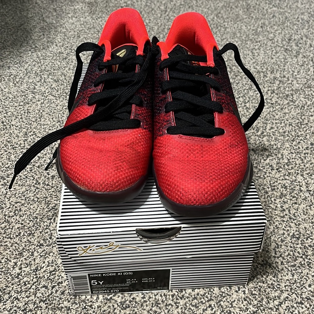 Nike Kobe XI (GS) lightly used, great condition, includes box!